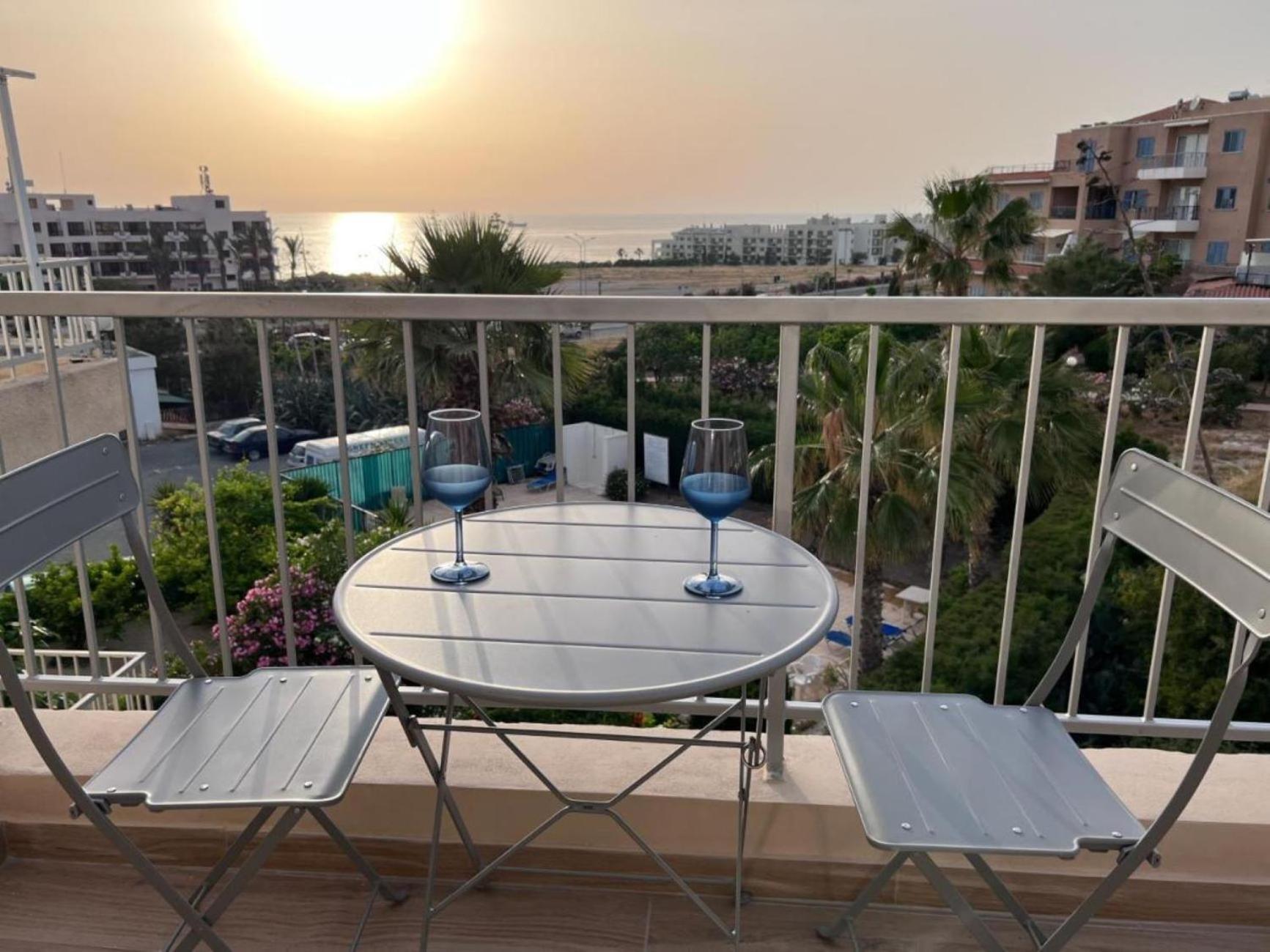H&O Diamond Complex Sea View Apartment Paphos Exterior photo
