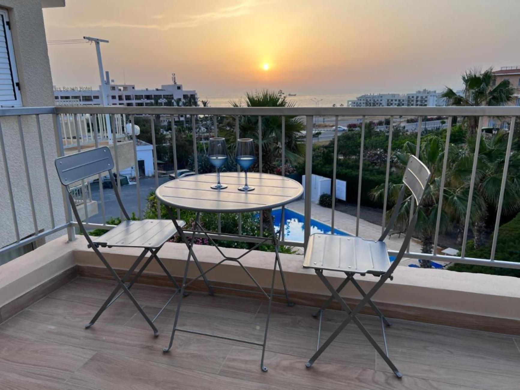 H&O Diamond Complex Sea View Apartment Paphos Exterior photo